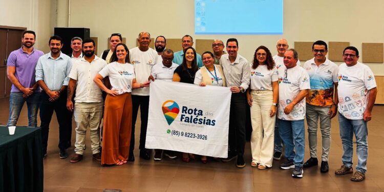 Secretário de Turismo do Ceará, Eduardo Bismarck, recebe representantes do trade do Rota das Falésias