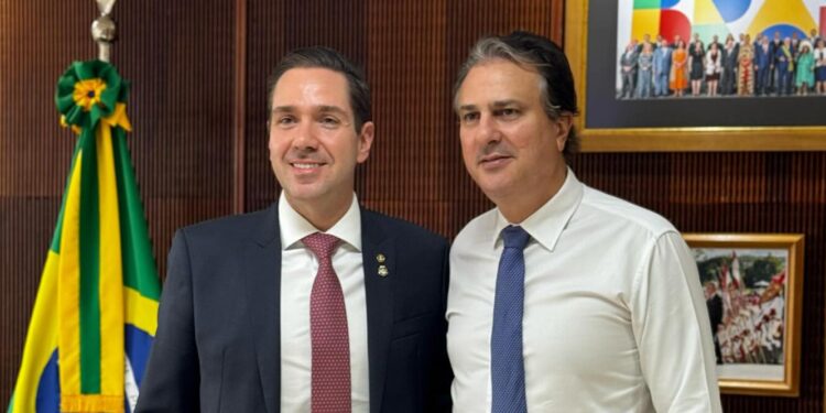 Eduardo Bismarck se reúne com Camilo Santana para tratar sobre turismo, educação e desenvolvimento do Ceará