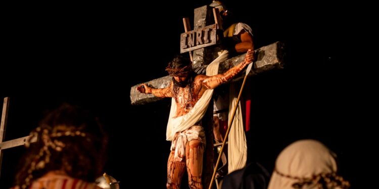 Maior Paixão de Cristo a céu aberto do Ceará completa 25 anos, em Quixaba, Aracati