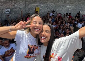 Cearenses Renata e Eva, do BBB 25, são recebidas por fãs no Aeroporto de Fortaleza