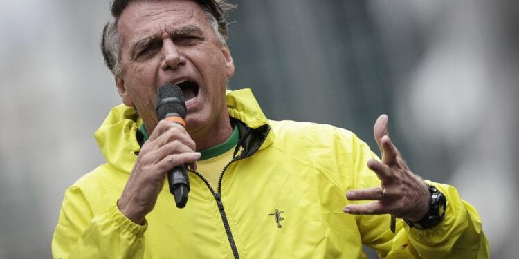 52% acham que Bolsonaro deveria ser preso por tentativa de golpe