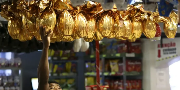 52% dos brasileiros pretende comprar ovos de Páscoa em 2025, revela pesquisa
