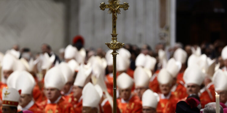 Em missa pré-conclave, cardeal pede unidade da Igreja em momento ‘difícil e complexo’