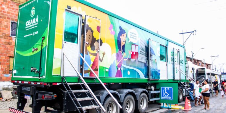 Caminhão do Cidadão percorre 12 comunidades da Capital e do Interior nesta semana