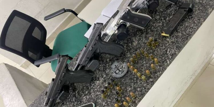 Fortaleza: em ação rápida, Polícia Militar captura quatro pessoas por envolvimento em mortes na Barra do Ceará