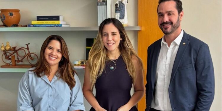 Guilherme Bismarck e secretária Sabrina se reúnem com a vice-governadora Jade Romero e garantem novidades para o Aracati