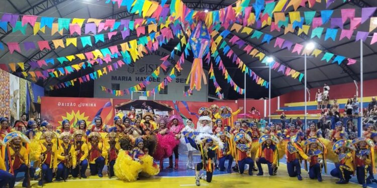Com espetáculo “TRIUNFO – O Oásis do Sertão”, quadrilha Paixão Junina estreou na noite deste domingo