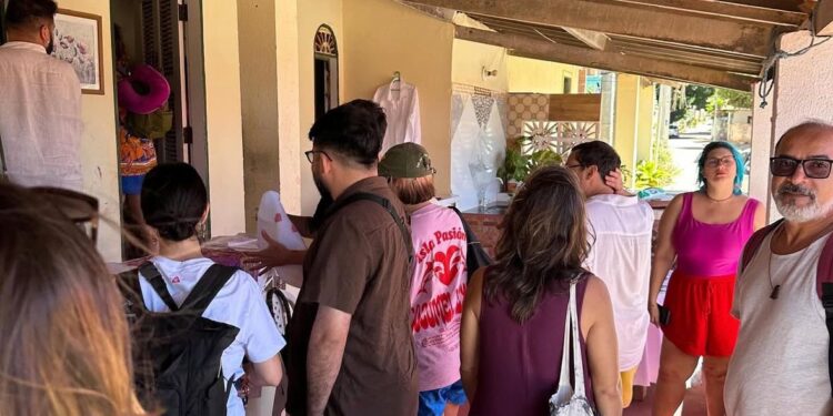 Aracati recebe grupo de 50 artistas de todo o país que participaram da Feira na Rosenbaum, em Fortaleza