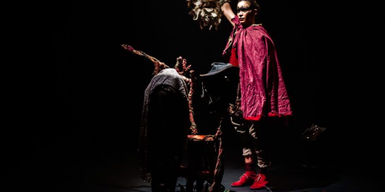 Com apresentação no Cumbe, Grupo Teatro Violetas chega ao Aracati com espetáculo “Voo para o fim do mundo”