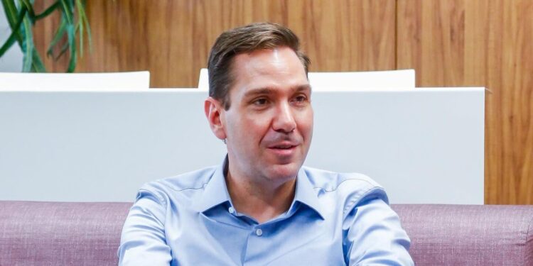 Deputado federal e secretário de turismo Eduardo Bismarck fala à Sinal nesta terça-feira, 29