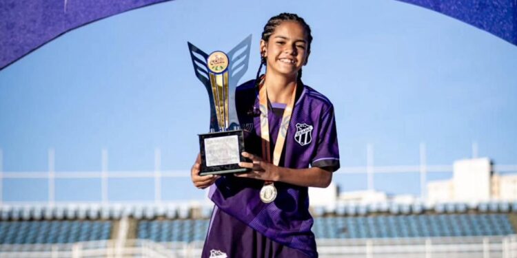 Aracatiense Ana Ketlen conquista título da Manjadinho Sub-15 com a equipe do Ceará