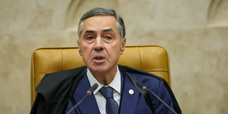 Barroso diz que atuação de Moraes evitou grave erosão democrática