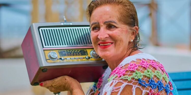 Rádio segue presente no cotidiano de 79% dos brasileiros das metrópoles, aponta pesquisa