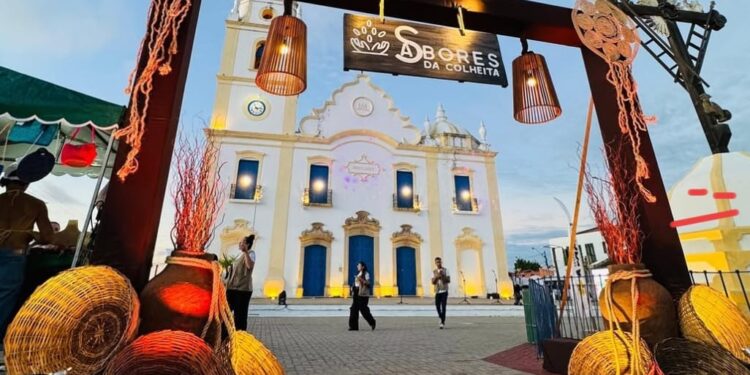 Feira da Agricultura Familiar em Aracati surpreende e movimenta o Largo da Matriz