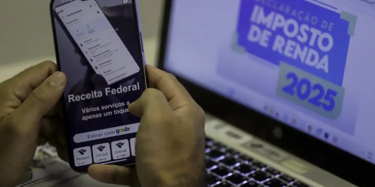 Receita paga nesta sexta-feira quarto lote de restituição do IR