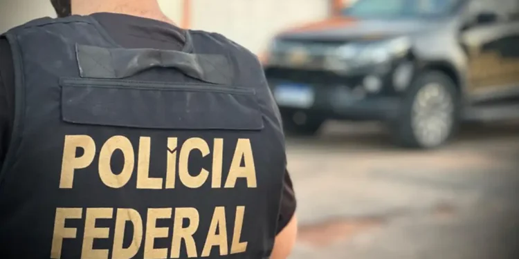 Funcionários e ex-funcionários da Caixa são alvos de operação da PF