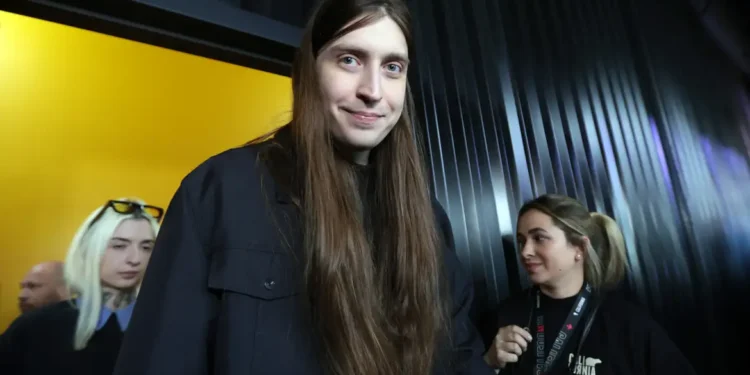 Polícia prende, em Olinda, suspeito de ameaçar influenciador Felca