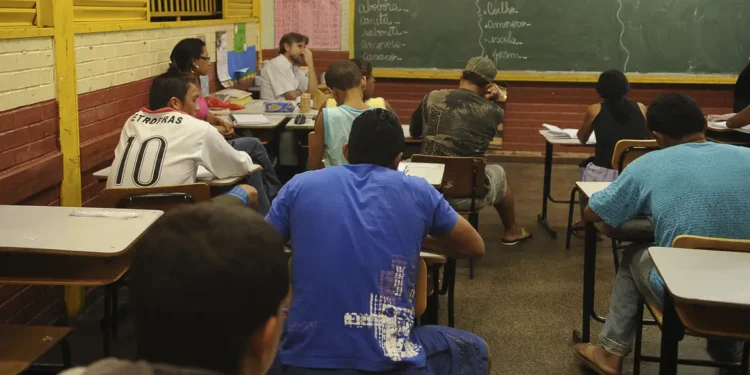 Nascidos em setembro e outubro recebem quinta parcela do Pé-de-Meia