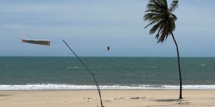 Ceará deve seguir com ventos fortes e temperaturas acima de 34°C neste final de semana