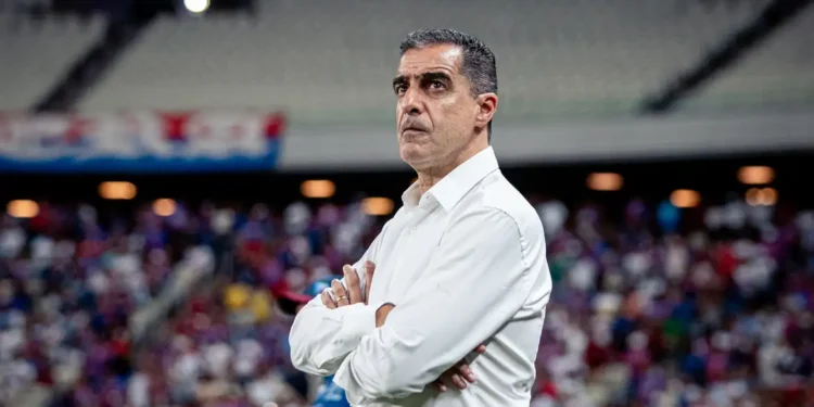 Fortaleza anuncia saída do técnico português Renato Paiva