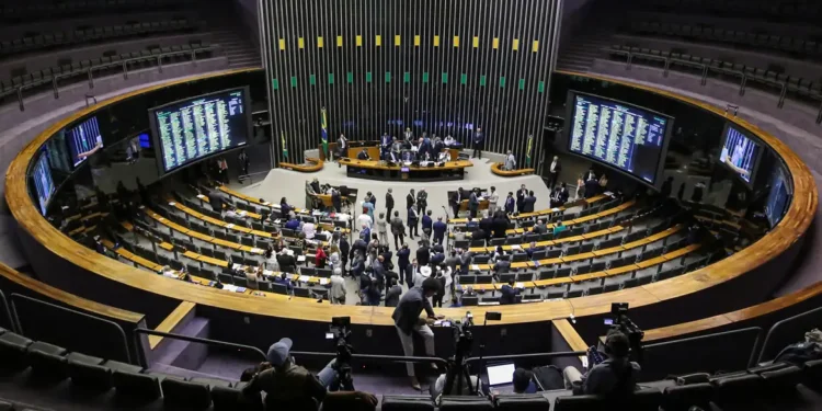 Projeto de Lei que isenta Imposto de Renda até R$ 5 mil será votado na próxima quarta-feira (1°)