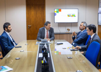 Em Brasília, governador Elmano de Freitas discute oportunidades de desenvolvimento do Ceará