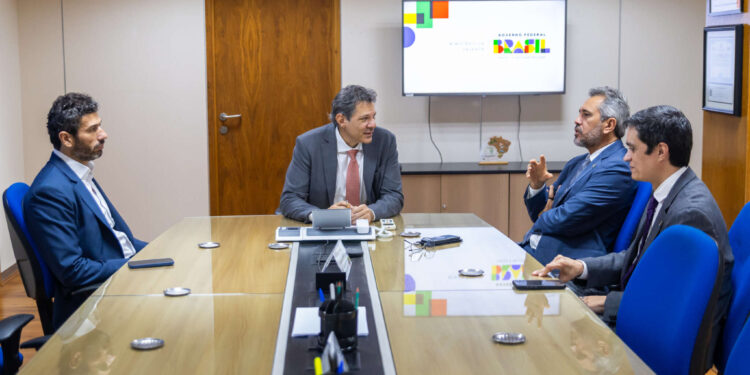 Em Brasília, governador Elmano de Freitas discute oportunidades de desenvolvimento do Ceará