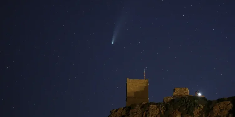 Chuva de meteoros Orionídeas poderá ser vista em todo país