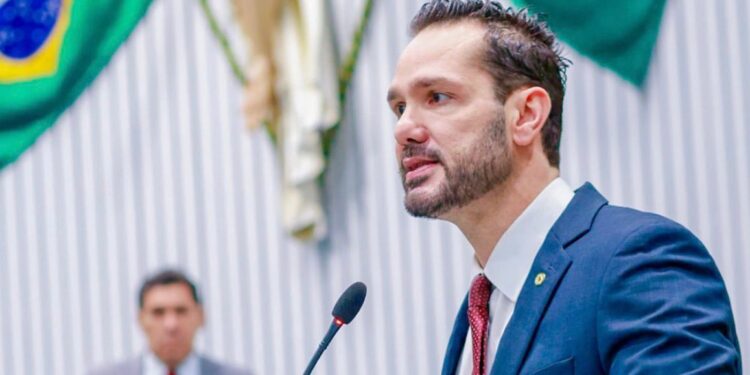 Deputado Guilherme Bismarck se manifesta sobre casos de bebidas adulteradas com metanol