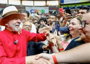 Lula defende América Latina independente contra “fala grossa” externa