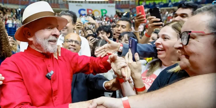 Lula defende América Latina independente contra “fala grossa” externa