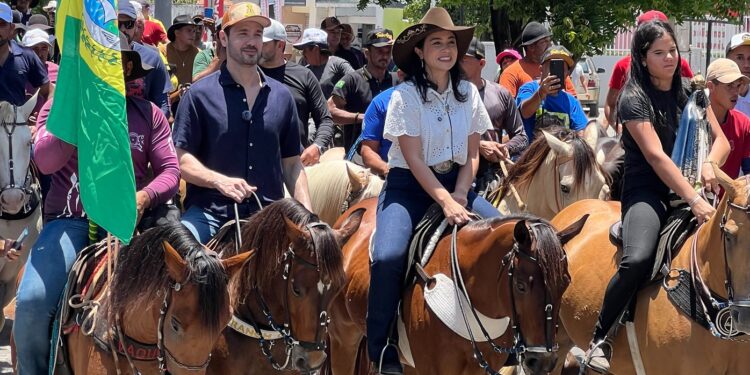 Deputado Guilherme Bismarck participa com a prefeita Ana Afif da 1ª Cavalgada Municipal de Cascavel