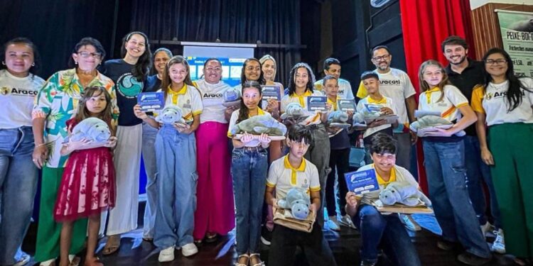 Concurso “Eu defendo o peixe-boi” premia 10 melhores desenhos de estudantes em Aracati