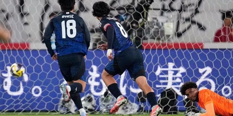 Zaga entrega e, de virada, Brasil sofre primeira derrota para o Japão na história