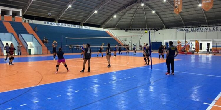 Com mais de 100 partidas, 6ª edição da Taça Ceará de Voleibol movimenta o município aracatiense neste final de semana