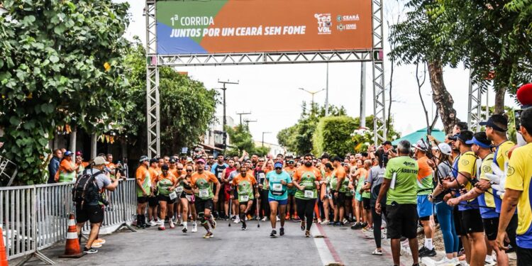 Primeira corrida Juntos por um Ceará Sem Fome leva mais de seis mil pessoas à orla da Barra do Ceará