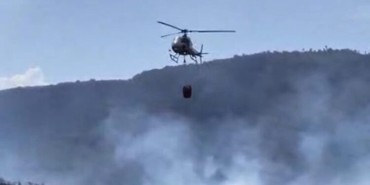 Em ação conjunta, Ciopaer/SSPDS e CBMCE combatem incêndio em Viçosa do Ceará