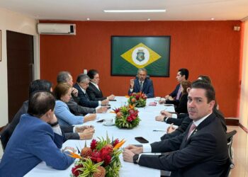 Eduardo Bismarck participa de reunião com Elmano e bancada federal para fortalecimento de políticas em benefício do Ceará