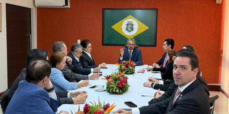 Eduardo Bismarck participa de reunião com Elmano e bancada federal para fortalecimento de políticas em benefício do Ceará