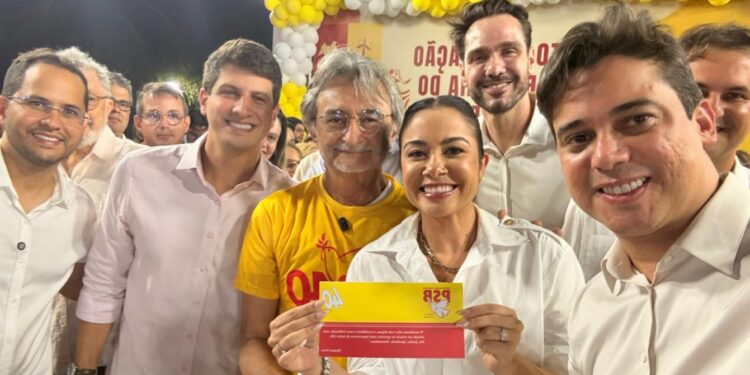 Com a presença de Cid Gomes, Guilherme Bismarck e João Campos, oito prefeitos e lideranças se filiam ao PSB no Eusébio