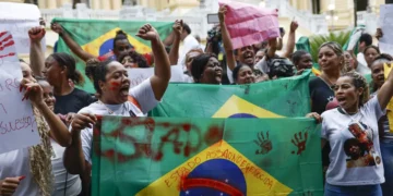 Moradores do Alemão e da Penha protestam contra mortes em operação