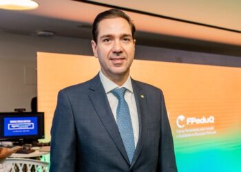 Eduardo Bismarck é reconhecido pela quinta vez entre a Elite Parlamentar Brasileira