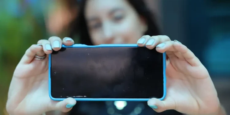 Uso de internet por adolescentes nas escolas cai de 51% para 37%