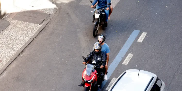 Número de trabalhadores por aplicativo cresce 25% e chega a 1,7 milhão