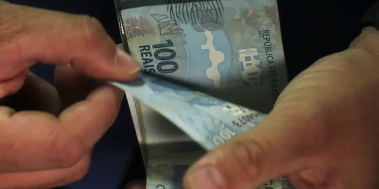 Caixa termina de pagar parcela do Bolsa Família de outubro