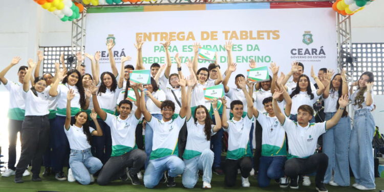 Governo do Ceará realiza entregas na área da educação para os cearenses de Limoeiro do Norte