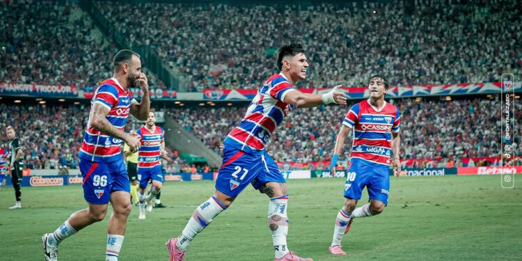 Ceará e Fortaleza empatam com gol no fim