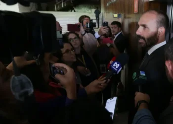 Por unanimidade, STF torna Eduardo Bolsonaro réu por atuação nos EUA