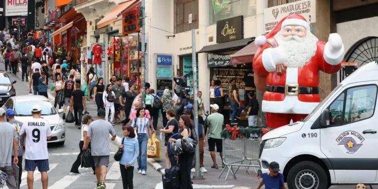 Taxa de desemprego chega a 5,2%, a menor desde 2012