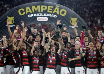 Flamengo derrota Ceará e coroa ano mágico com título Brasileiro